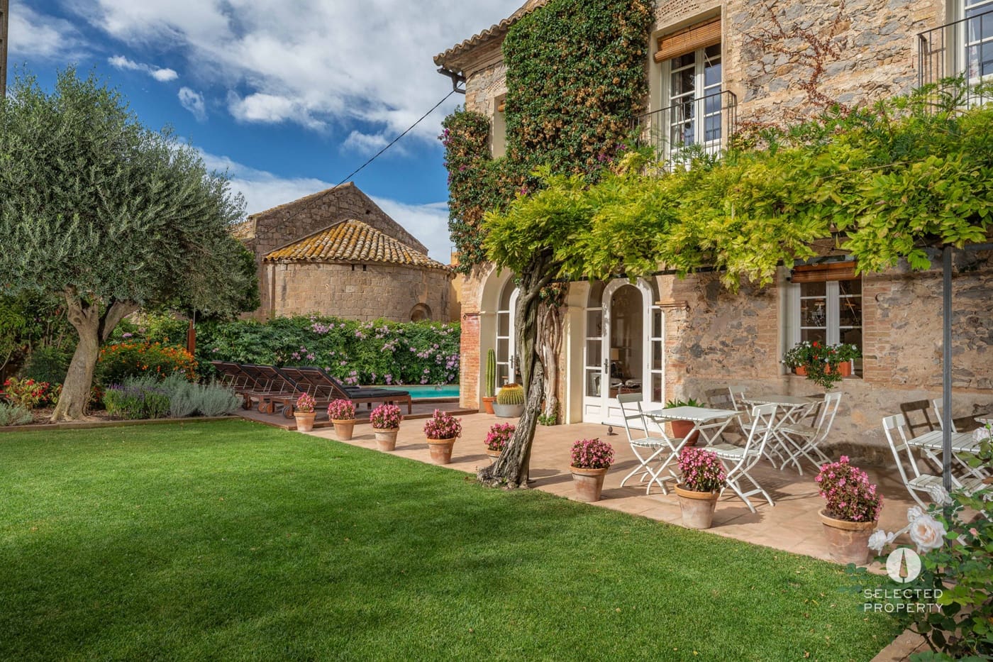 8 bedroom Hotel for sale in Torroella de Fluvia with pool - € 1,495,000 (Ref: 9403656)