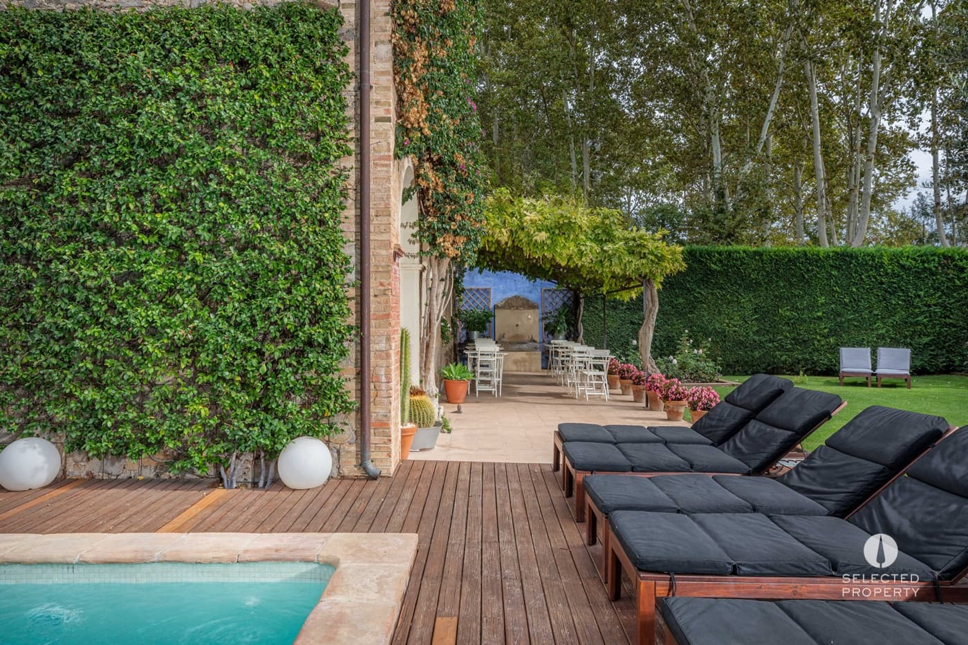 8 bedroom Hotel for sale in Torroella de Fluvia with pool - € 1,495,000 (Ref: 9403656)