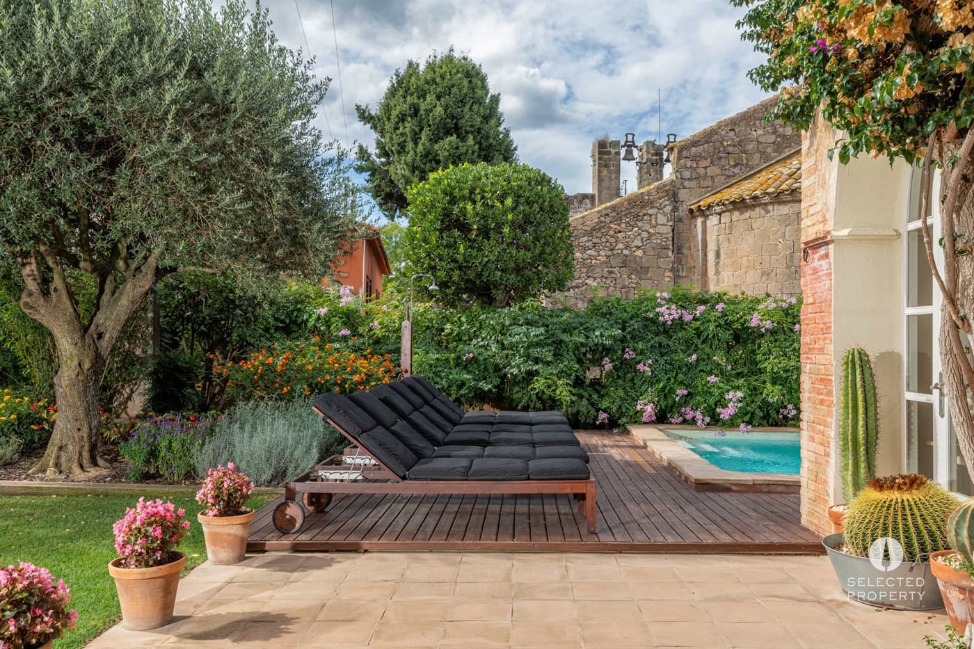 8 bedroom Hotel for sale in Torroella de Fluvia with pool - € 1,495,000 (Ref: 9403656)
