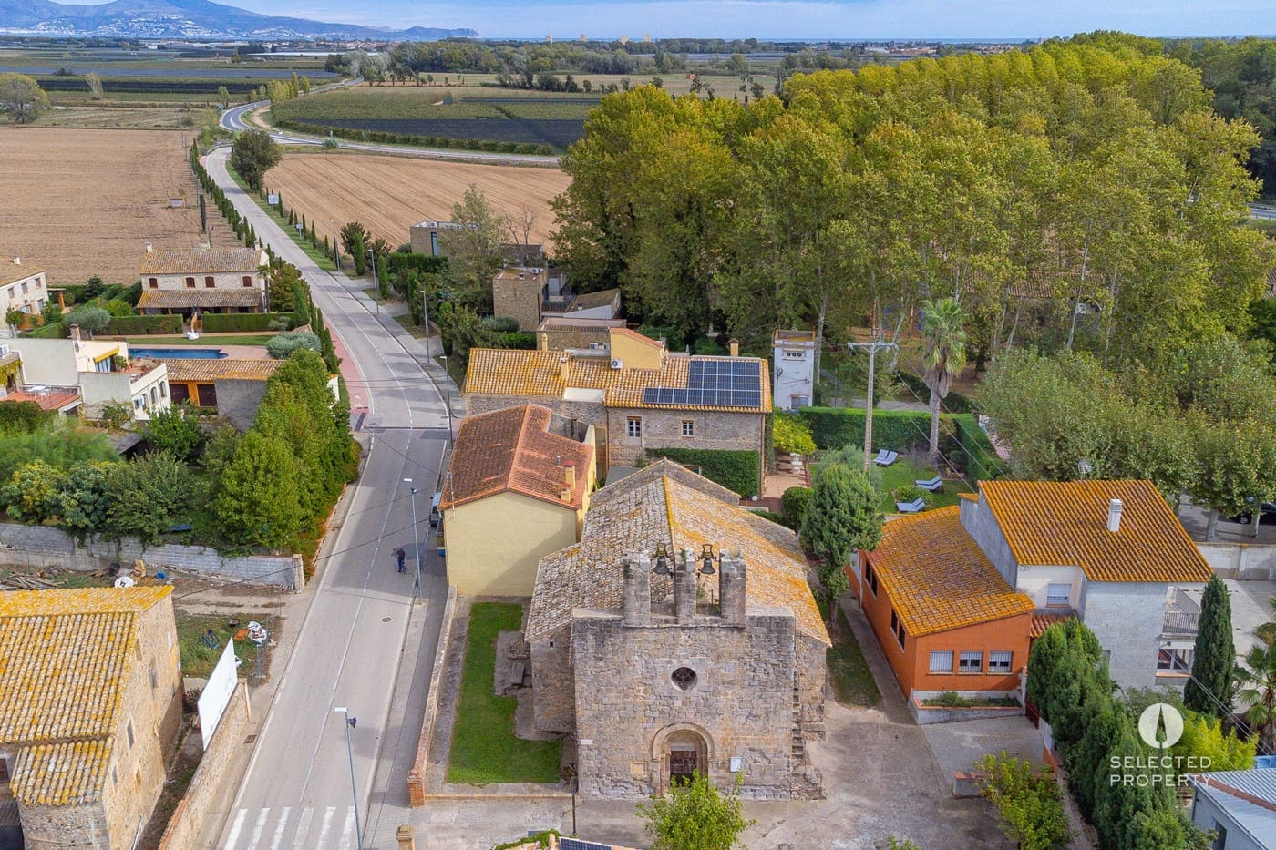 8 bedroom Hotel for sale in Torroella de Fluvia with pool - € 1,495,000 (Ref: 9403656)