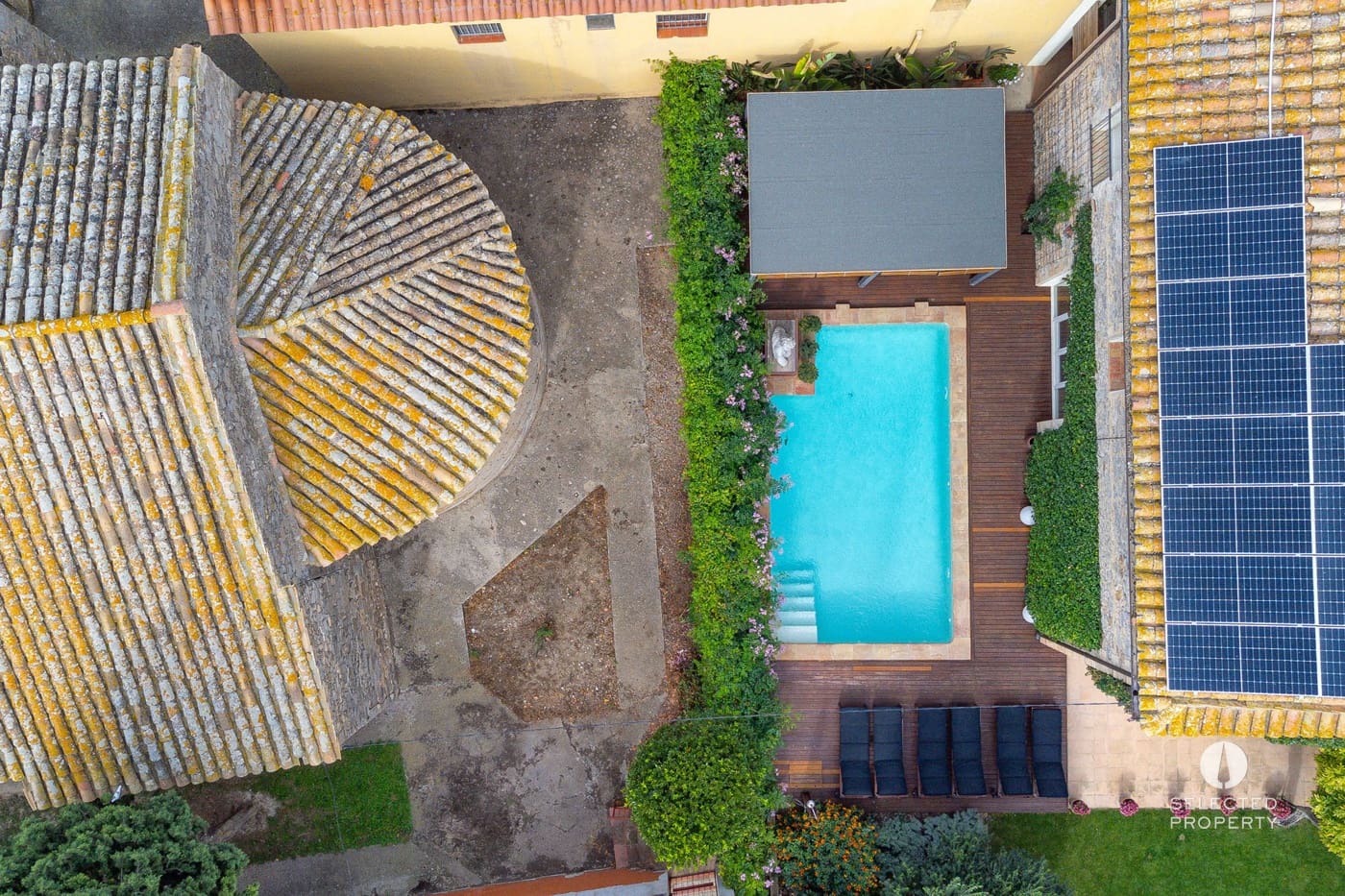 8 bedroom Hotel for sale in Torroella de Fluvia with pool - € 1,495,000 (Ref: 9403656)