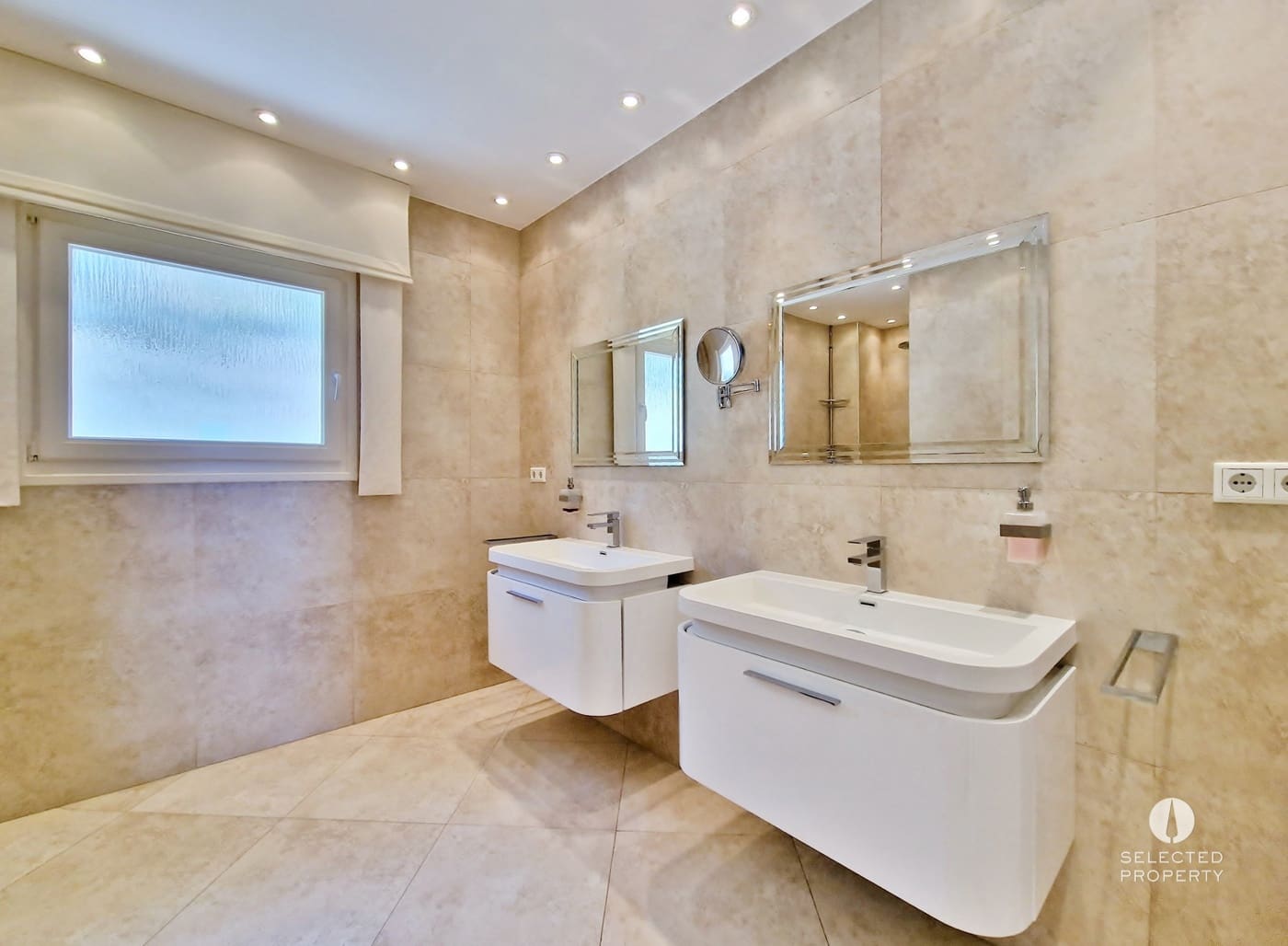 7 makuuhuone Huvila myytävänä paikassa Roses mukana uima-altaan - 1 575 000 € (Ref: 9618117)