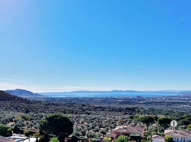 4 bedroom Villa for sale in Roses with pool - € 1,250,000 (Ref: 9618699)