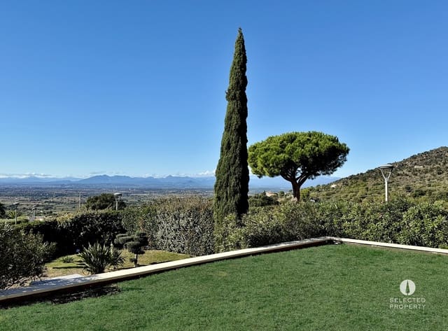 4 bedroom Villa for sale in Roses with pool - € 1,250,000 (Ref: 9618699)