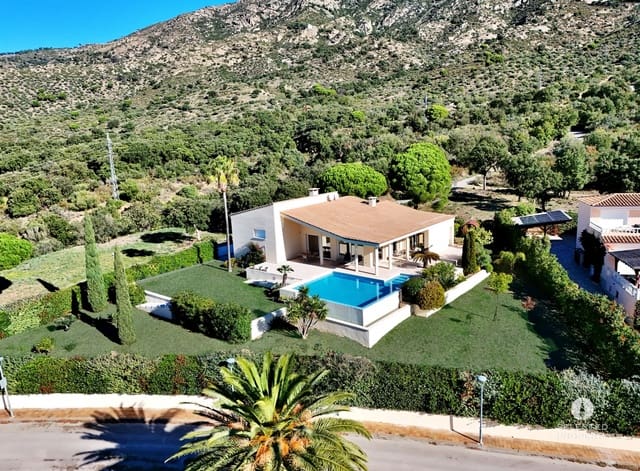 4 bedroom Villa for sale in Roses with pool - € 1,250,000 (Ref: 9618699)