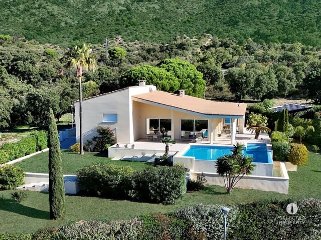4 bedroom Villa for sale in Roses with pool - € 1,250,000 (Ref: 9618699)