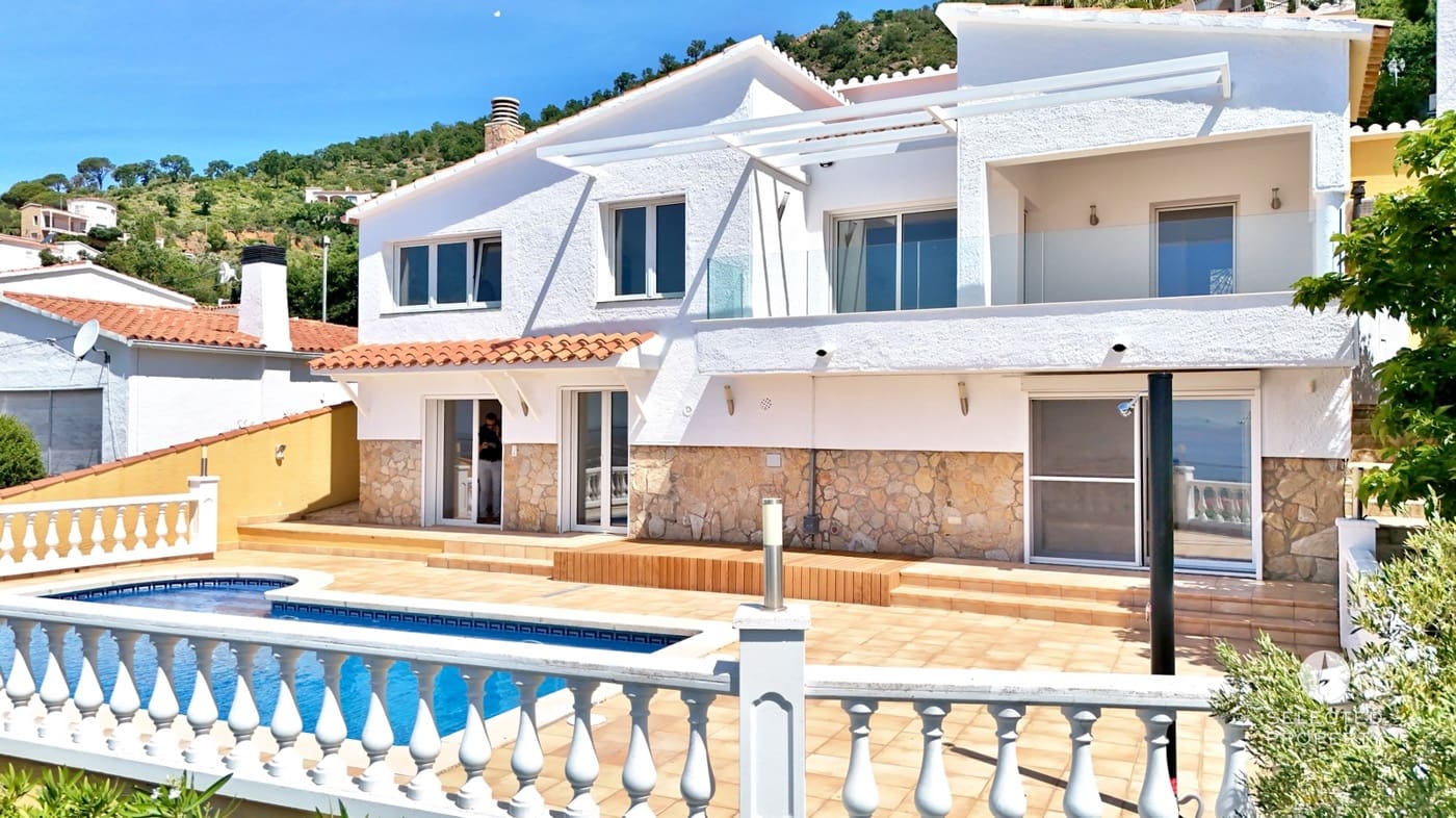 Casa de 4 habitaciones en Roses en venta con piscina - 665.000 € (Ref: 9618701)