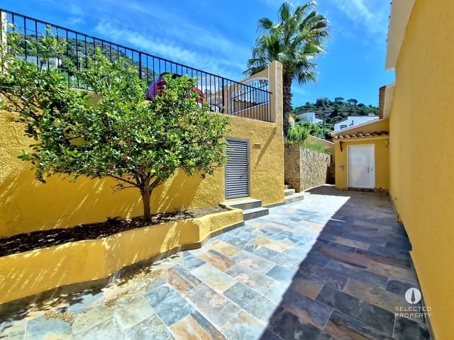 Casa de 4 habitaciones en Roses en venta con piscina - 665.000 € (Ref: 9618701)