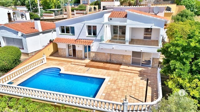 Casa de 4 habitaciones en Roses en venta con piscina - 665.000 € (Ref: 9618701)
