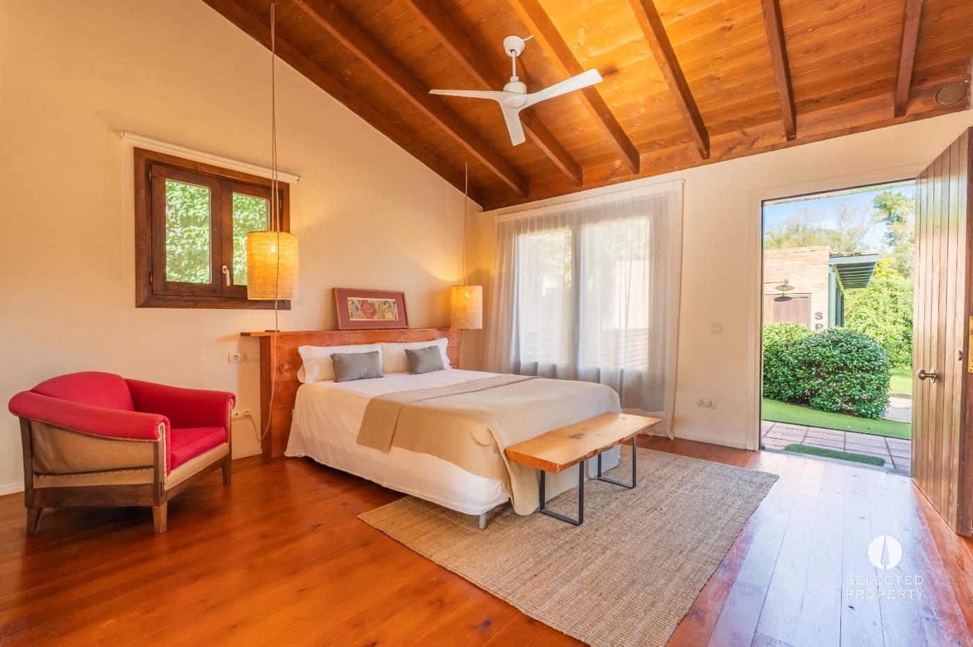 11 bedroom Townhouse for sale in Cabanelles with pool - € 1,590,000 (Ref: 9649876)