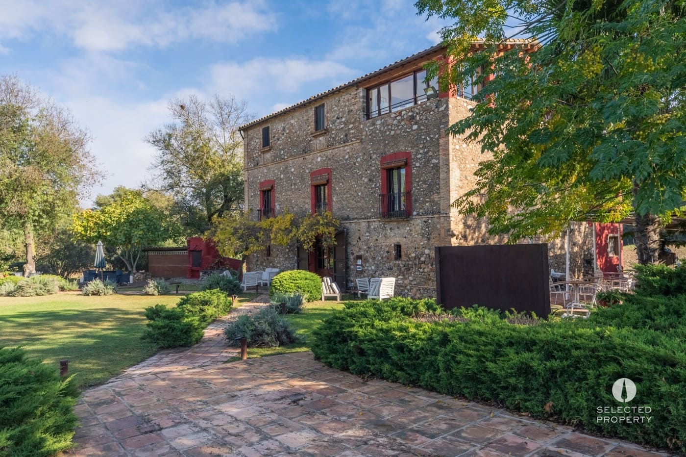 11 bedroom Townhouse for sale in Cabanelles with pool - € 1,590,000 (Ref: 9649876)