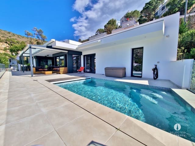 7 slaapkamer Villa te koop in Roses met zwembad - € 2.995.000 (Ref: 9787740)