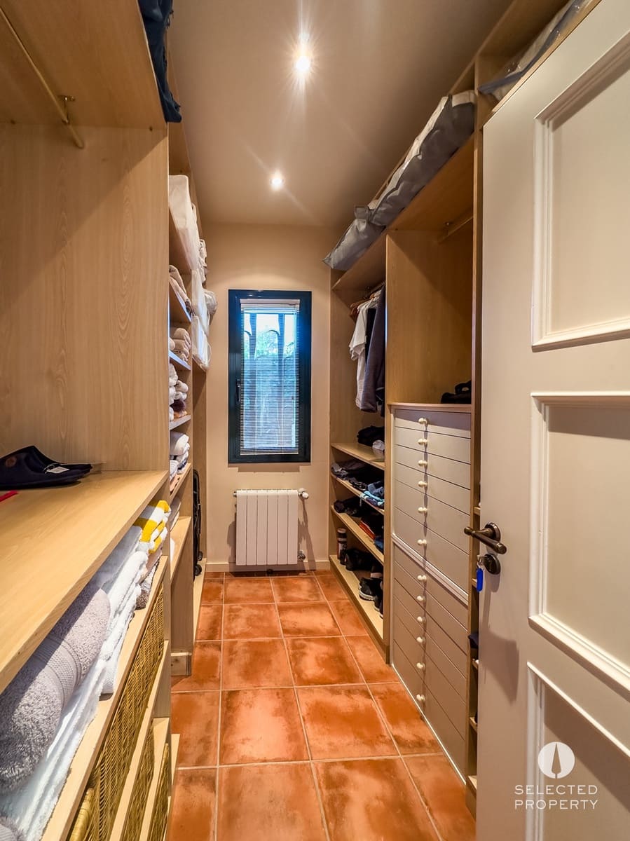 3 slaapkamer Villa te koop in Navata met zwembad - € 980.000 (Ref: 9789791)