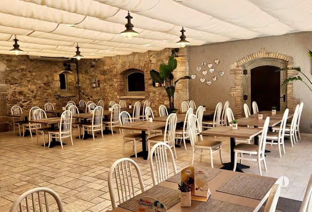 Hotel para venda em Empuriabrava, Castelló d'Empúries - 5 000 000 € (Ref: 9863442)