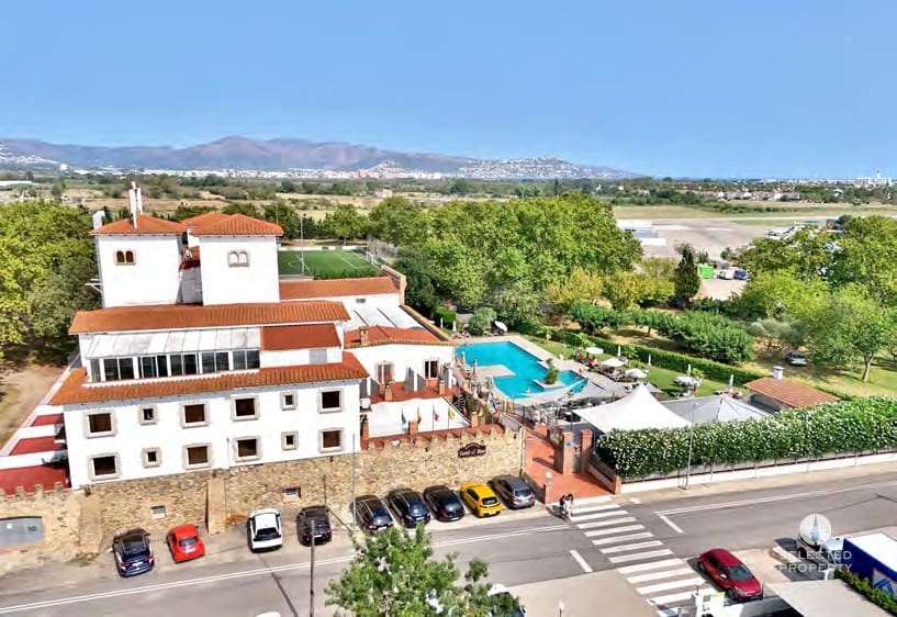 Hotel te koop in Empuriabrava - € 5.000.000 (Ref: 9863442)