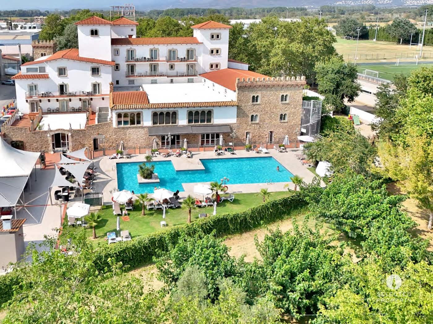 Hotel te koop in Empuriabrava - € 5.000.000 (Ref: 9863442)
