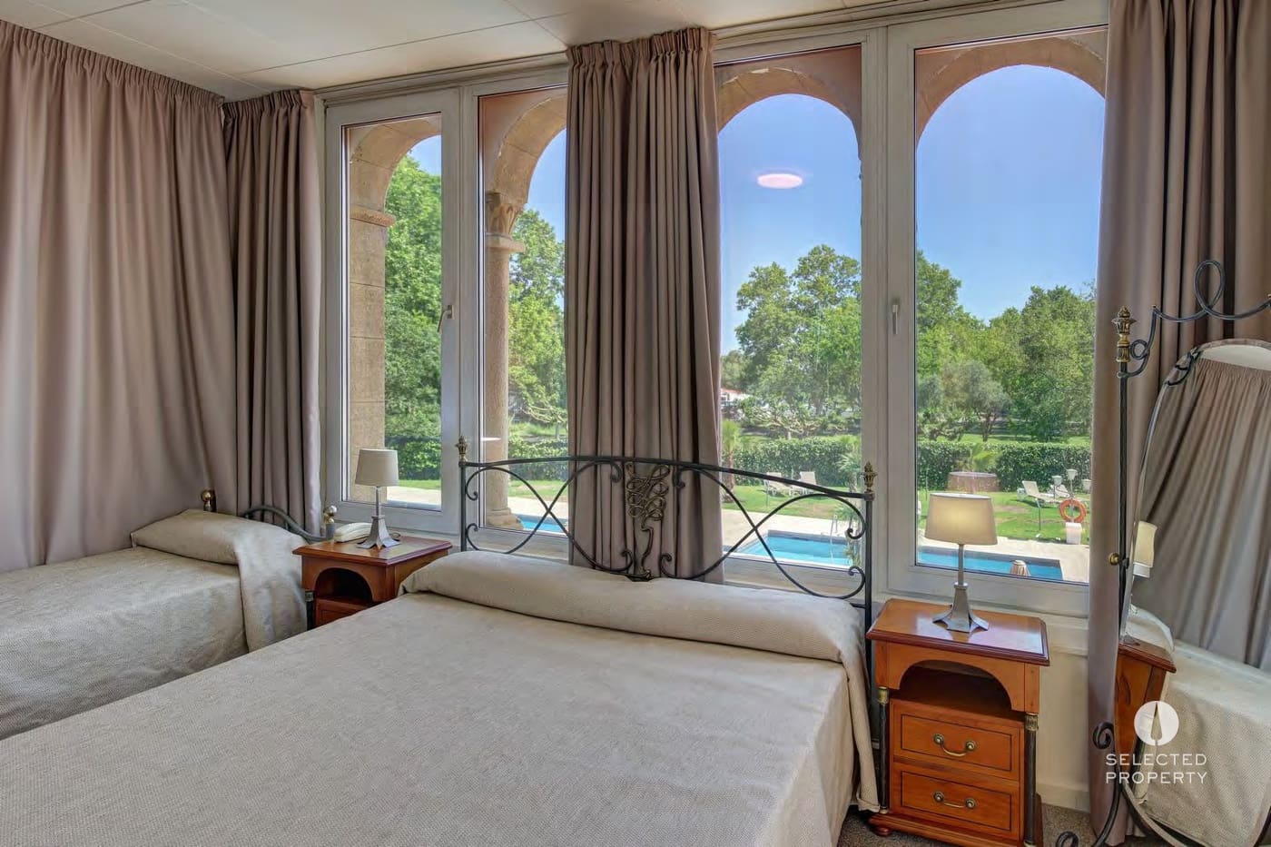 Hotel te koop in Empuriabrava - € 5.000.000 (Ref: 9863442)