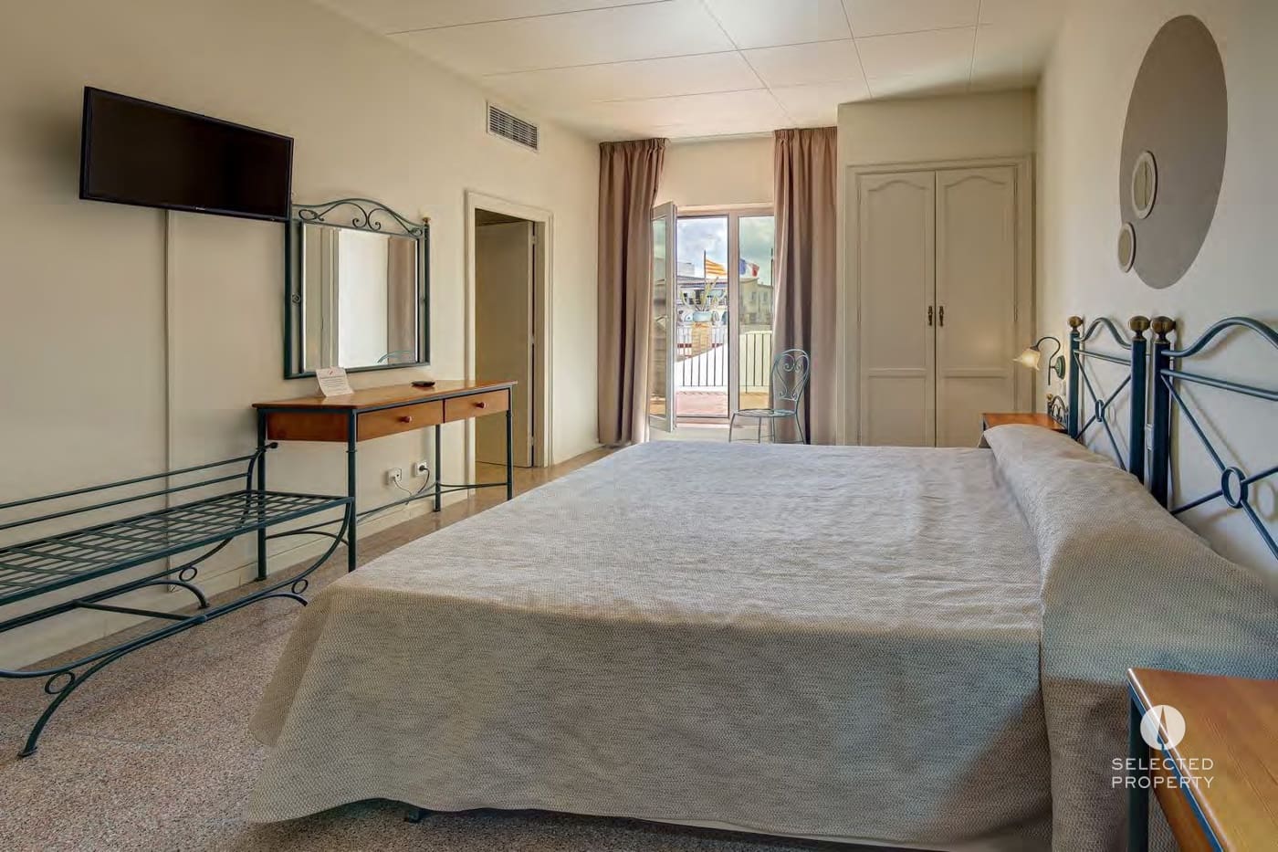 Hotel te koop in Empuriabrava - € 5.000.000 (Ref: 9863442)