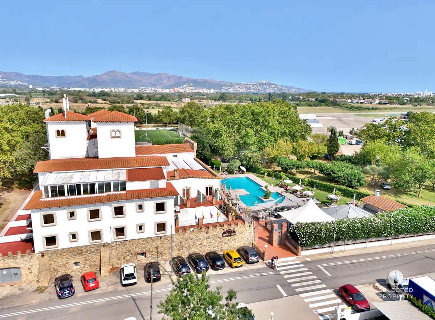 Hotel te koop in Empuriabrava - € 5.000.000 (Ref: 9863442)
