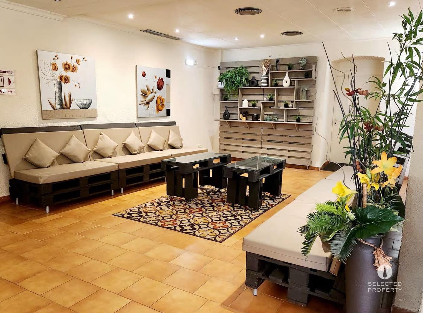 Hotel te koop in Empuriabrava - € 5.000.000 (Ref: 9863442)