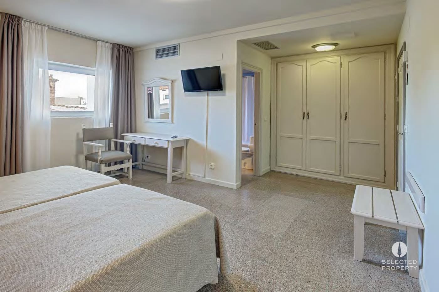 Hotel te koop in Empuriabrava - € 5.000.000 (Ref: 9863442)