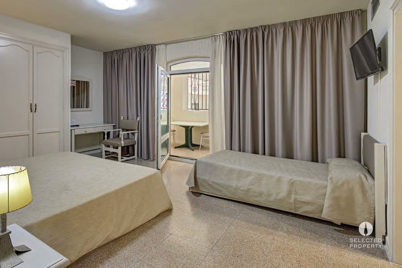Hotel te koop in Empuriabrava - € 5.000.000 (Ref: 9863442)