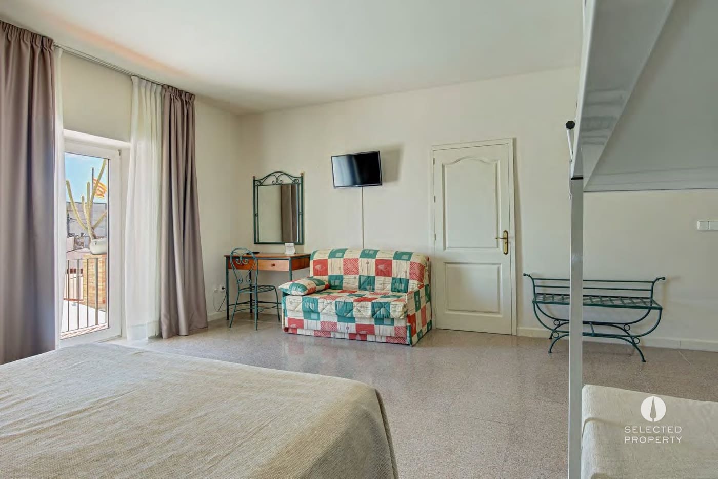 Hotel te koop in Empuriabrava - € 5.000.000 (Ref: 9863442)