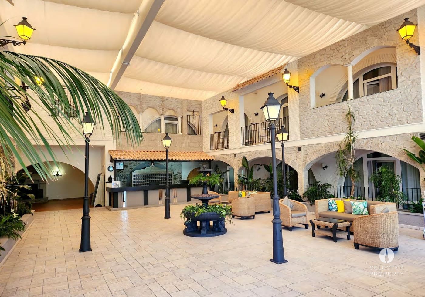 Hotel te koop in Empuriabrava - € 5.000.000 (Ref: 9863442)