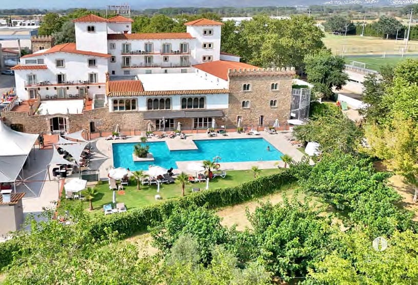 Hotel te koop in Empuriabrava - € 5.000.000 (Ref: 9863442)