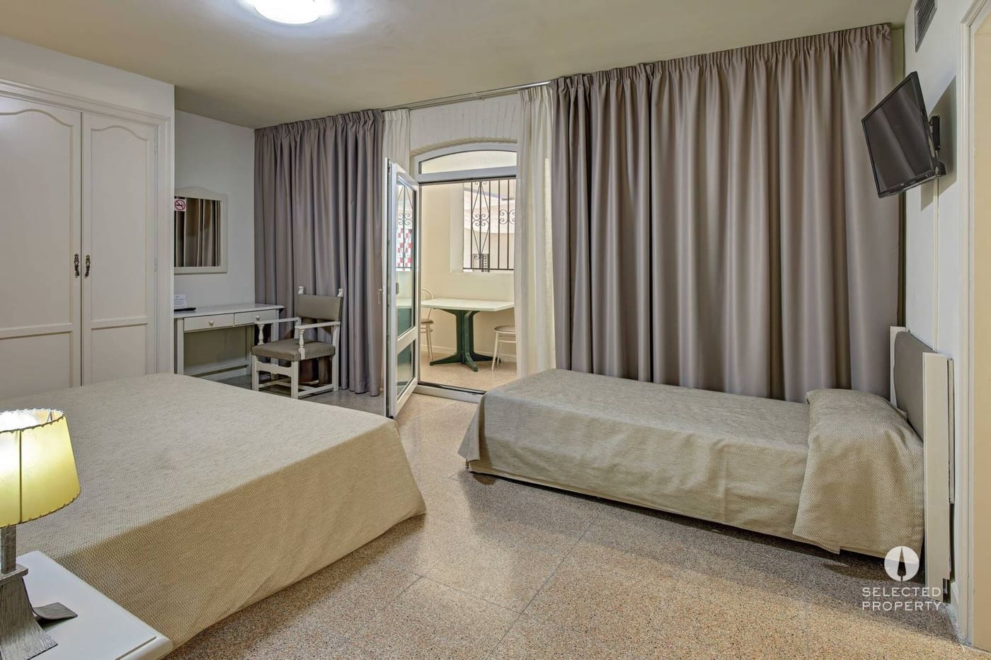 Hotel te koop in Empuriabrava - € 5.000.000 (Ref: 9863442)