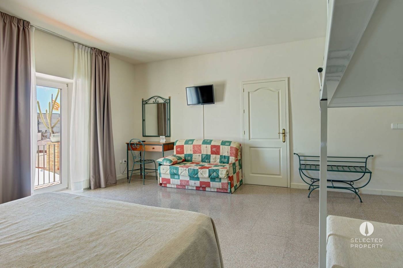 Hotel te koop in Empuriabrava - € 5.000.000 (Ref: 9863442)