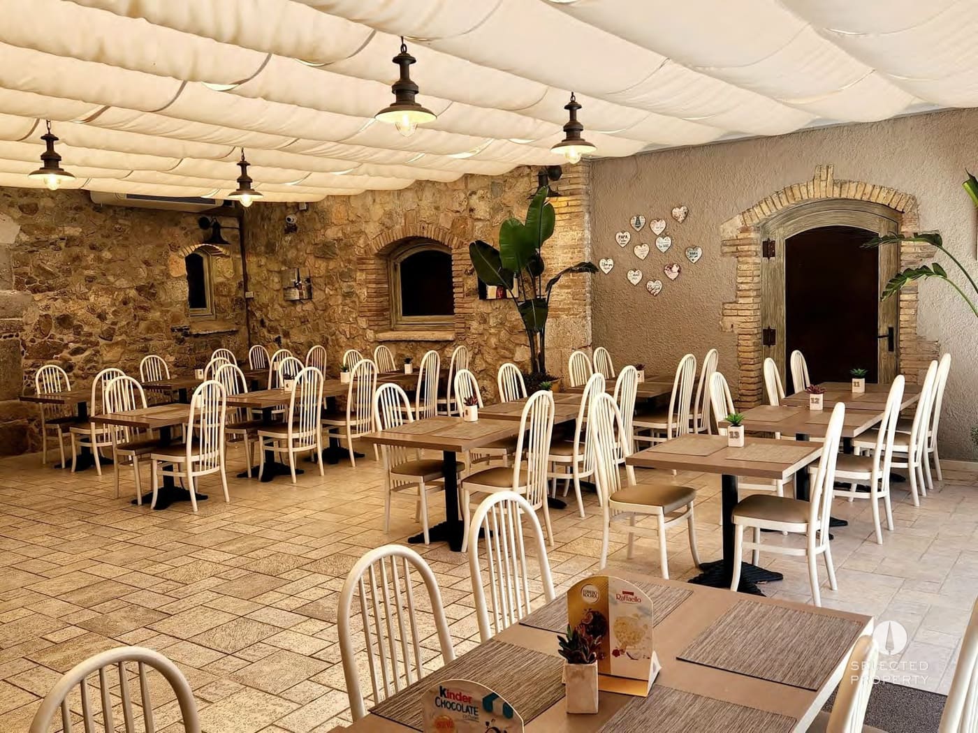 Hotel te koop in Empuriabrava - € 5.000.000 (Ref: 9863442)