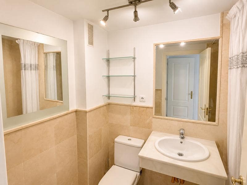 Piso de 2 habitaciones en San Luis de Sabinillas en venta con piscina garaje - 232.500 € (Ref: 10008114)