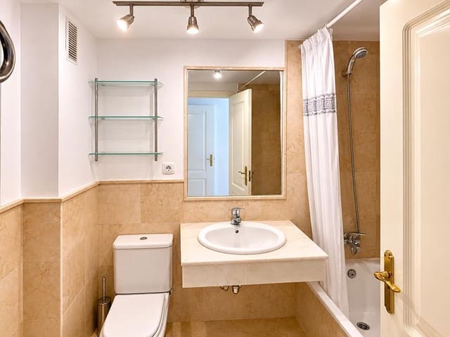 Piso de 2 habitaciones en San Luis de Sabinillas, Manilva en venta con piscina garaje - 232.500 € (Ref: 10008114)