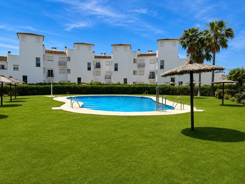 Piso de 2 habitaciones en San Luis de Sabinillas en venta con piscina garaje - 232.500 € (Ref: 10008114)