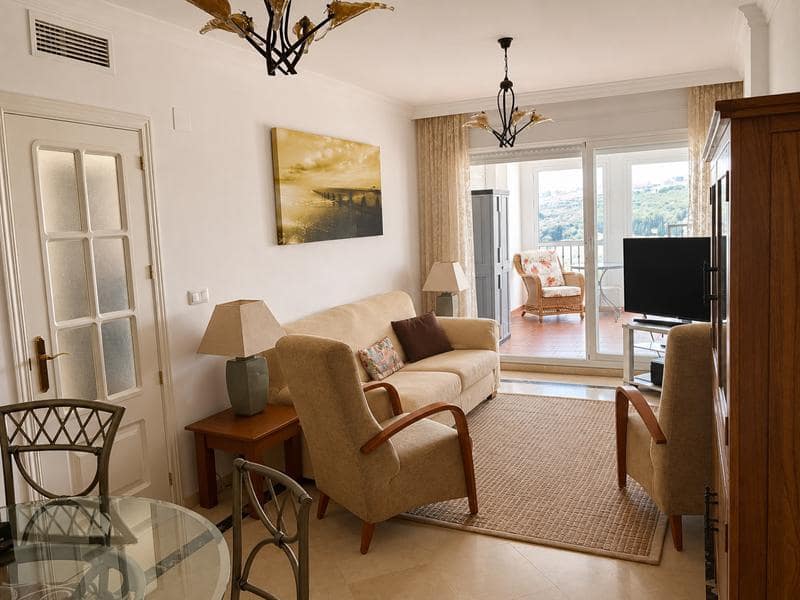 Piso de 2 habitaciones en San Luis de Sabinillas en venta con piscina garaje - 232.500 € (Ref: 10008114)