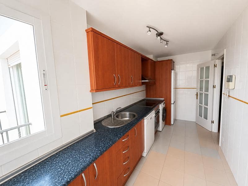 Piso de 2 habitaciones en San Luis de Sabinillas en venta con piscina garaje - 232.500 € (Ref: 10008114)