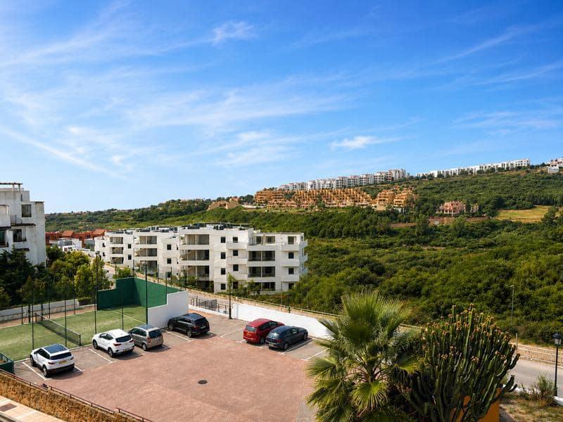Piso de 2 habitaciones en San Luis de Sabinillas en venta con piscina garaje - 232.500 € (Ref: 10008114)