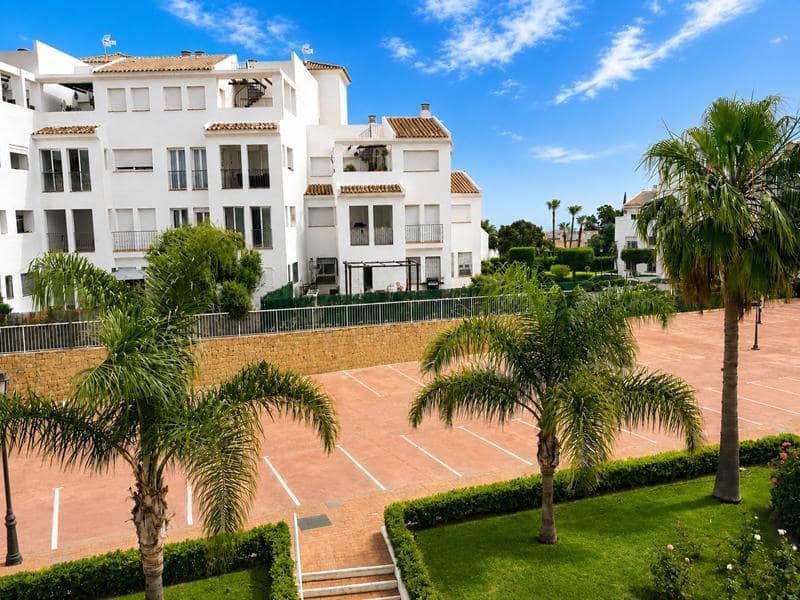 Piso de 2 habitaciones en San Luis de Sabinillas en venta con piscina garaje - 232.500 € (Ref: 10008114)