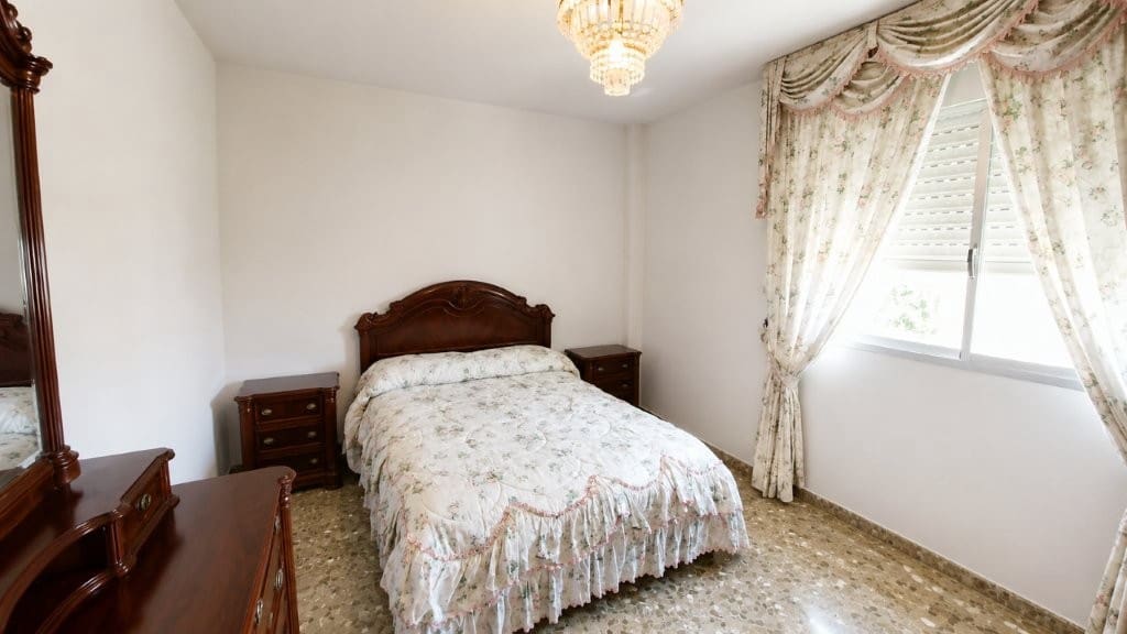 4 sypialnia Mieszkanie na sprzedaż w Miasto Malaga z garażem - 387 000 € (Ref: 10081546)