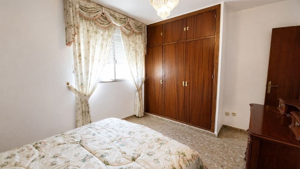 4 sypialnia Mieszkanie na sprzedaż w Miasto Malaga z garażem - 387 000 € (Ref: 10081546)