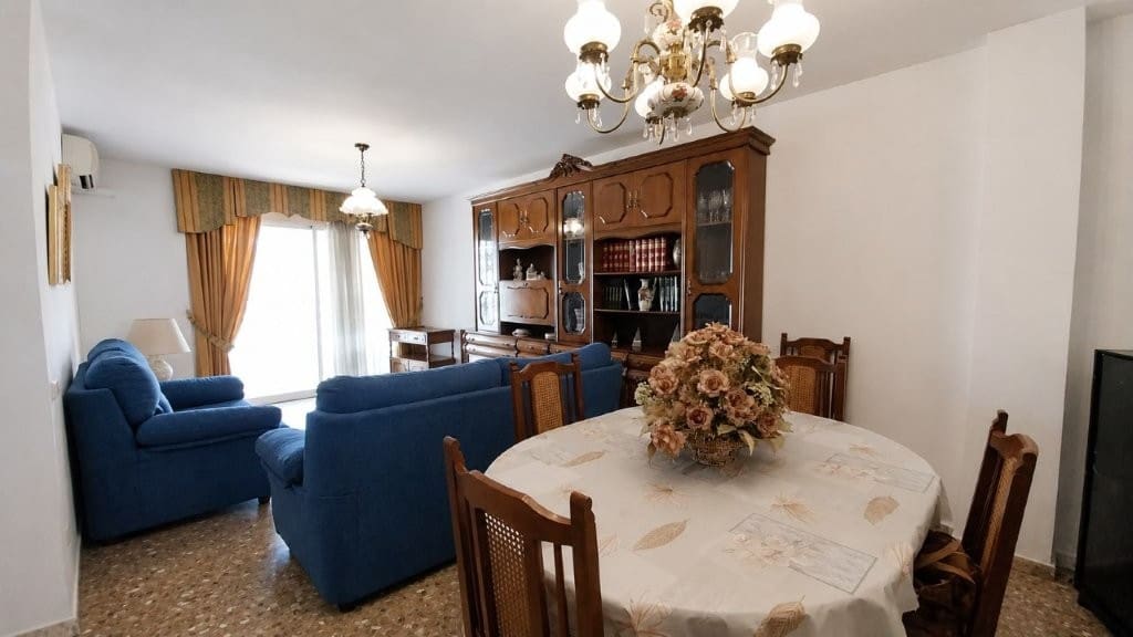 4 sypialnia Mieszkanie na sprzedaż w Miasto Malaga z garażem - 387 000 € (Ref: 10081546)
