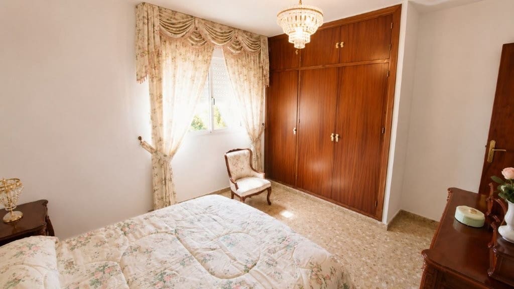 4 sypialnia Mieszkanie na sprzedaż w Miasto Malaga z garażem - 387 000 € (Ref: 10081546)
