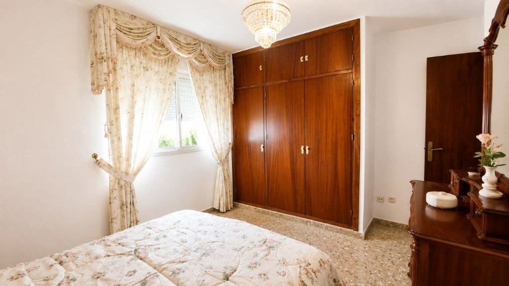 4 sypialnia Mieszkanie na sprzedaż w Miasto Malaga z garażem - 387 000 € (Ref: 10081546)