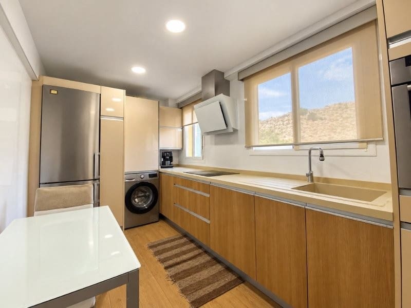 3 bedroom Flat for sale in Malaga city with garage - € 372,000 (Ref: 10081547)