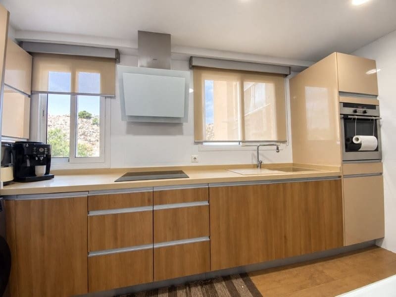 3 bedroom Flat for sale in Malaga city with garage - € 372,000 (Ref: 10081547)