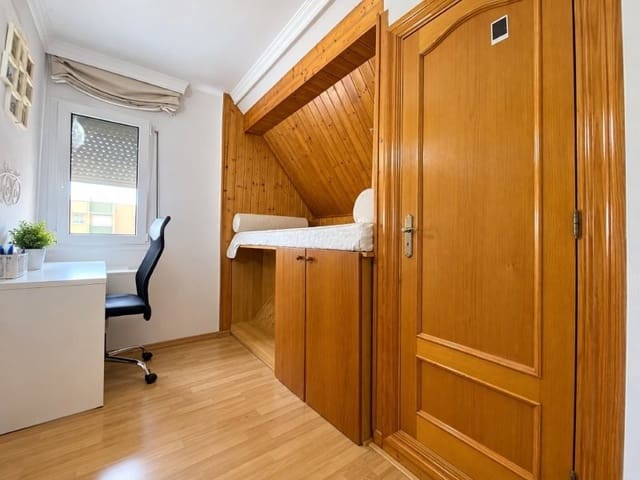 3 bedroom Flat for sale in Málaga city with garage - € 372,000 (Ref: 10081547)