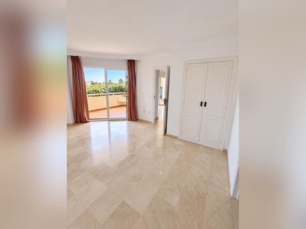 1 chambre Appartement à vendre à Estepona avec piscine - 223 000 € (Ref: 10113501)