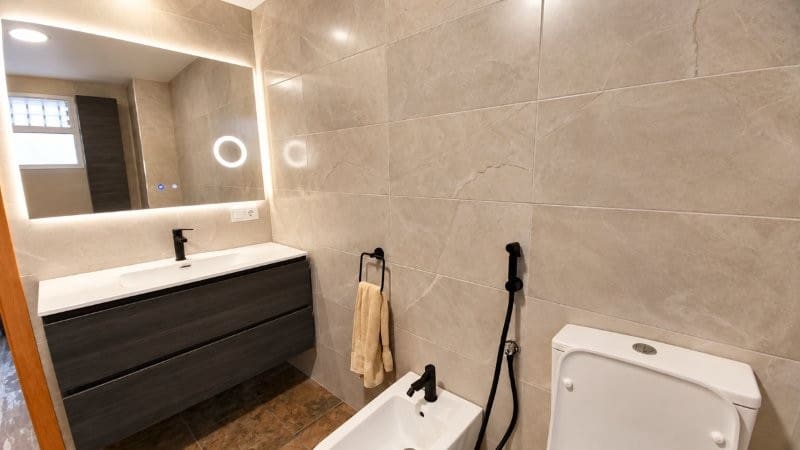 3 bedroom Flat for sale in Malaga city - € 300,000 (Ref: 10127297)