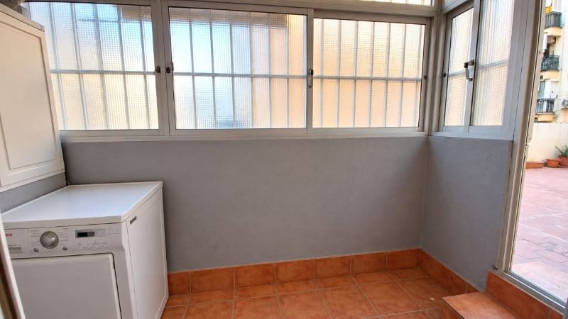 3 bedroom Flat for sale in Malaga city - € 300,000 (Ref: 10127297)